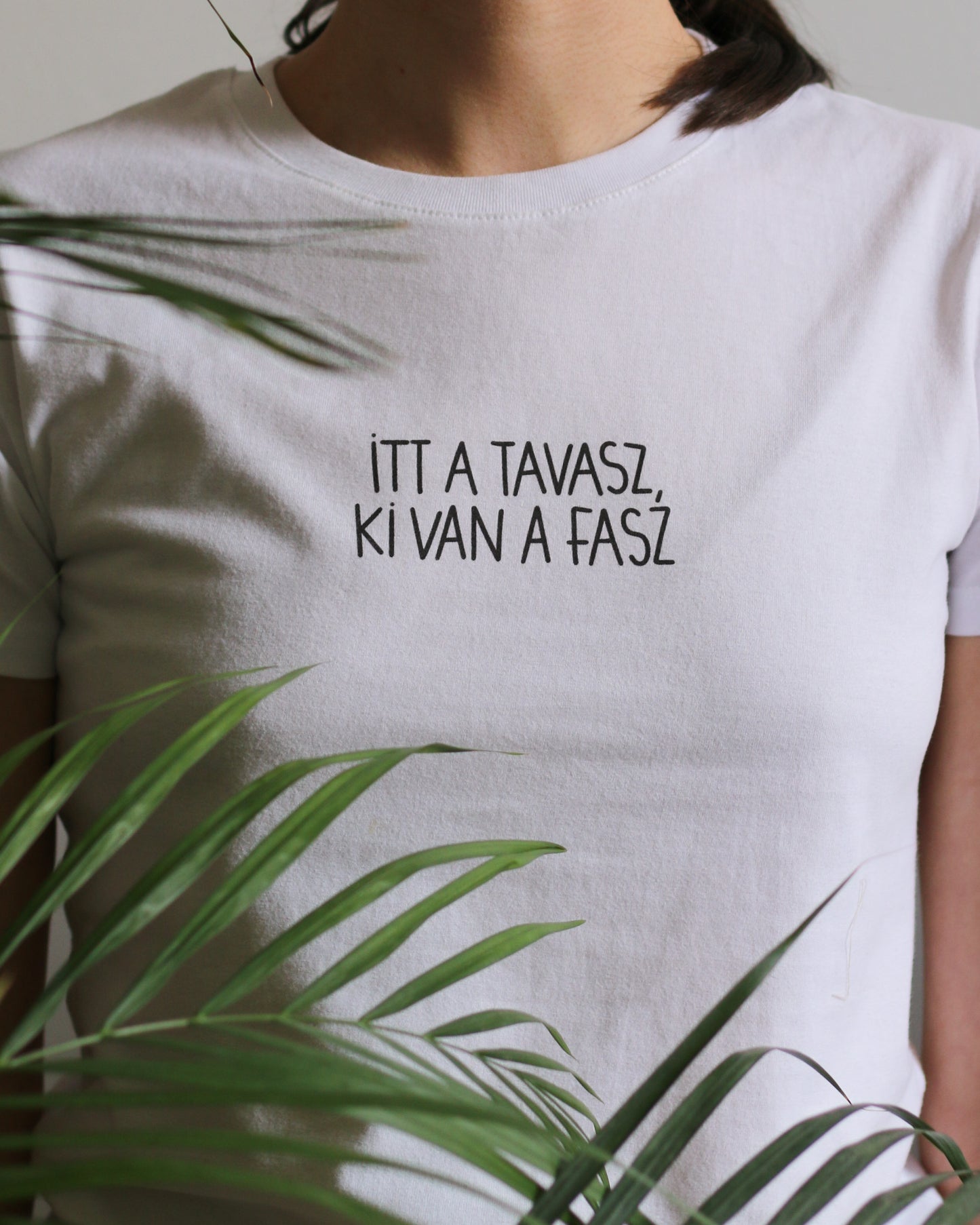 itt a tavasz, ki van a fasz póló